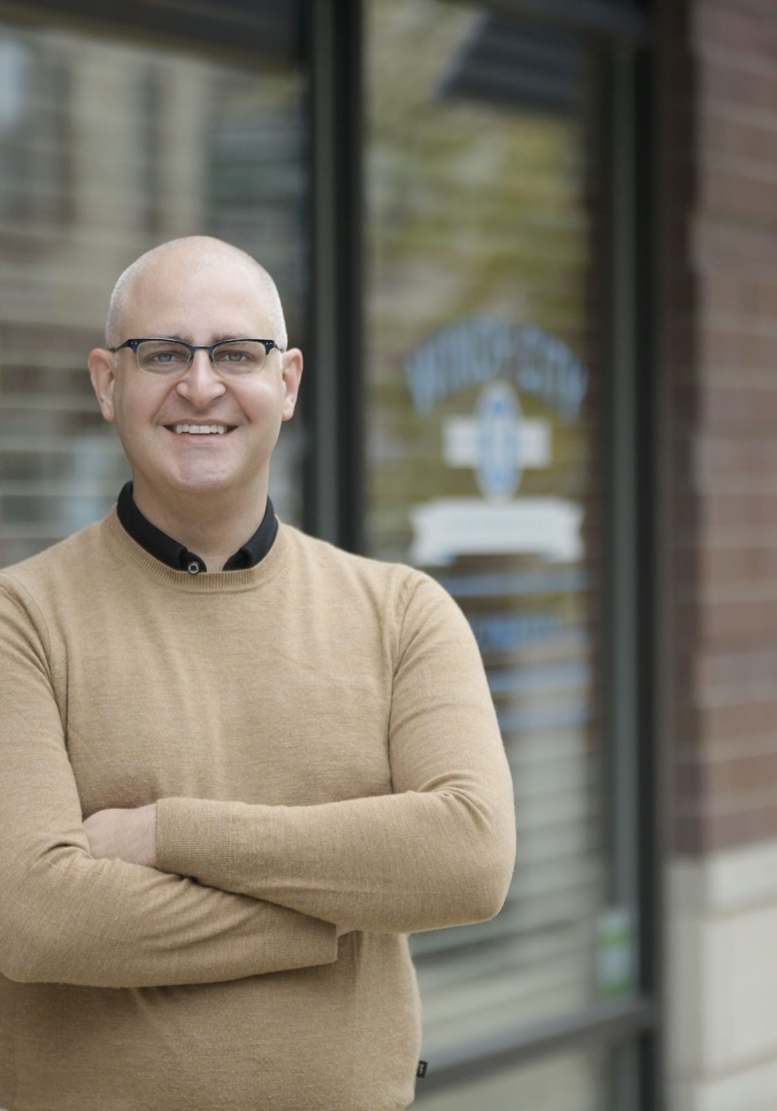 Dr. Darren Pakravan